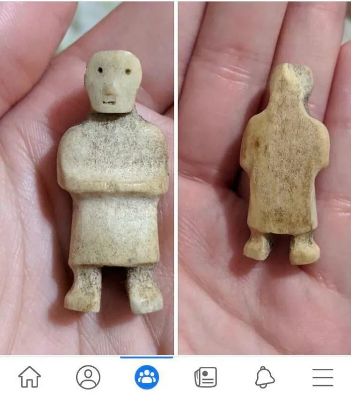 He encontrado una figura enterrada bajo un árbol en Alberta