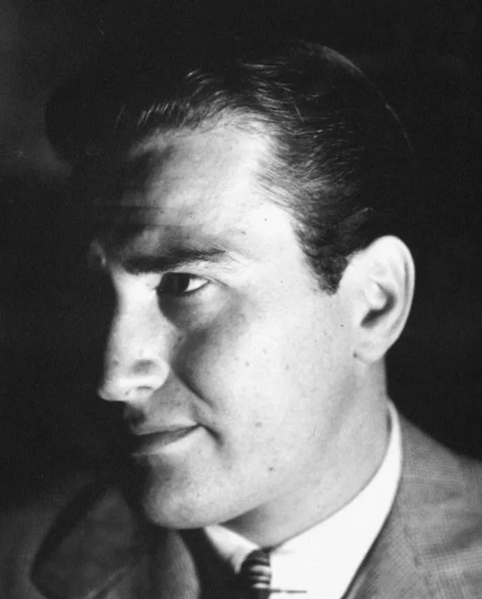 Artie Shaw - 8 Marriages