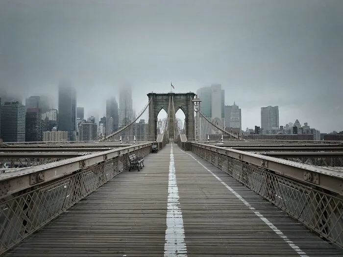 El puente de Brooklyn sin un solo turista