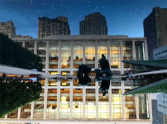 Lincoln Center del revés, eso son monedas, no estrellas