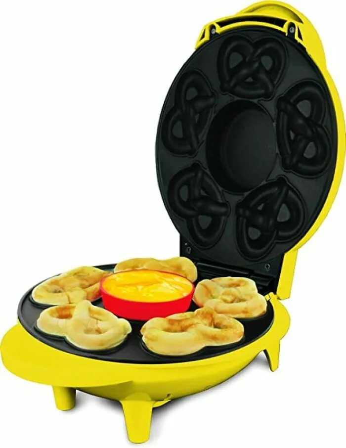 Soft Pretzel Makes With Cheese Dip Warmer