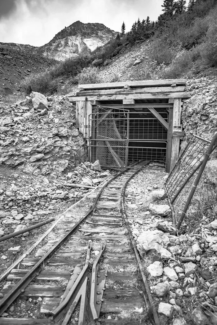'Reckless Abandon: The American West' Is My Series Of Photographs In Which I Explore The Link Between History And The Future (30 Pics)