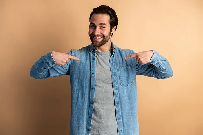35 Acciones de hombres intentando impresionar a mujeres que consiguen exactamente lo contrario