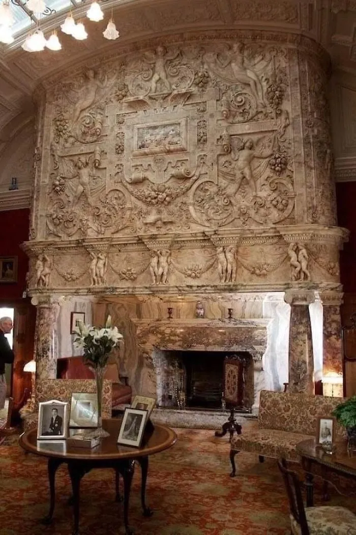 Chimenea en Cragside House, Northumberland, Inglaterra