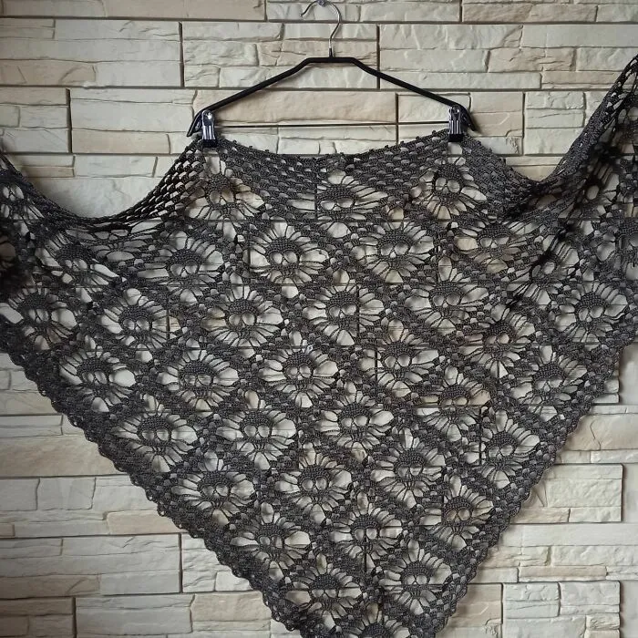 Shawl With Skulls