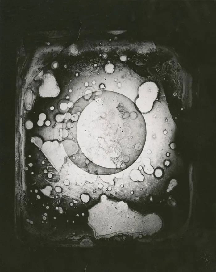 First Detailed Photograph Of The Moon (1840)