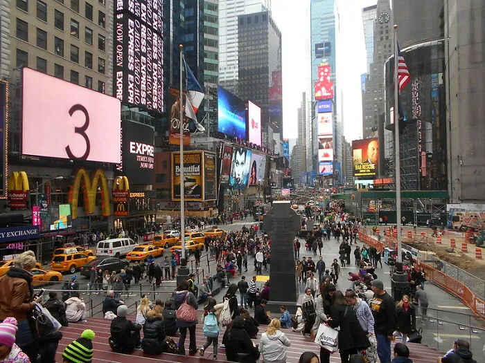 50 Disappointed Tourists Share Travel Destinations From Around The World That Aren't Worth The Hype