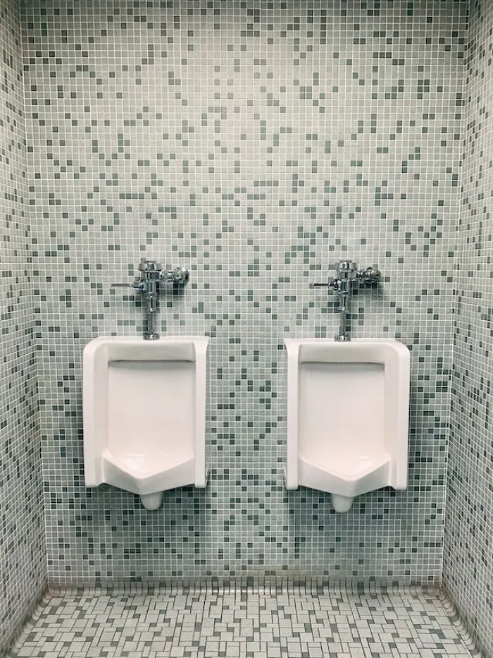 "What's The Most Disgusting Thing You've Seen Someone Do With No Shame?" (30 Answers)