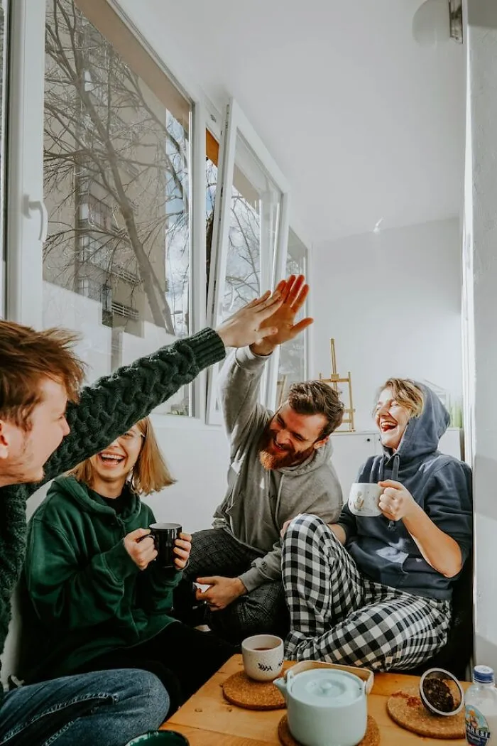 20 Señales sutiles de que alguien es buena persona sin querer que se note