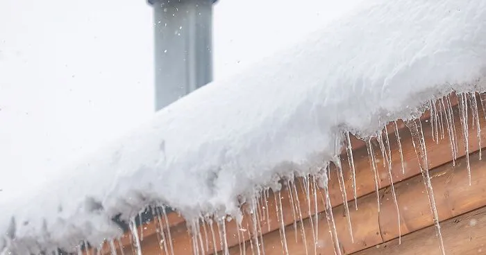 I Photographed A Stormy Retreat Capturing My Snowy Tiny Home Adventure (19 Pics)