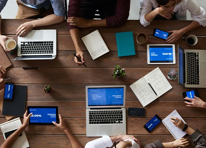 People Share 30 Workplace Red Flags That Just Scream "Working Here Would Suck"