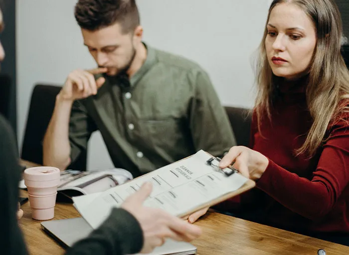 People Share 30 Workplace Red Flags That Just Scream "Working Here Would Suck"