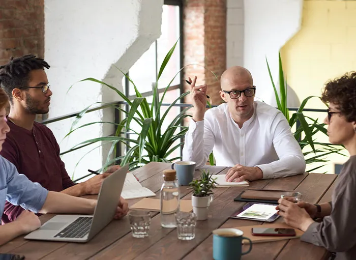 People Share 30 Workplace Red Flags That Just Scream "Working Here Would Suck"