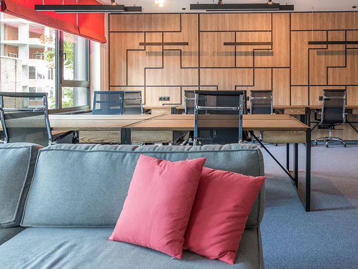 People Share 30 Workplace Red Flags That Just Scream "Working Here Would Suck"