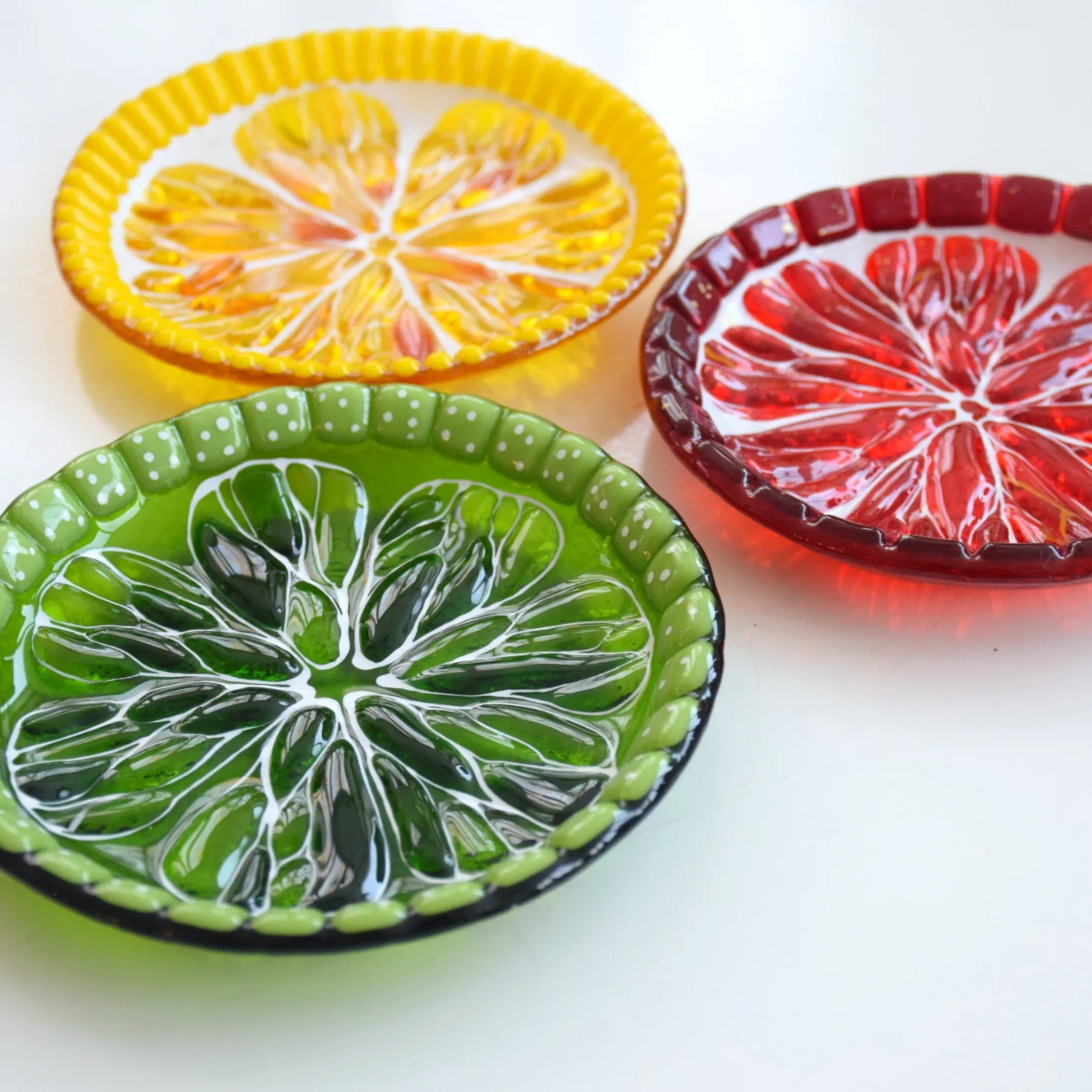 Hello. My Name Is Tatyana And I Make Beautiful Glassware Using Fusing Technique. My Favorite Work Is Small Plates In The Shape Of A Lemon For Nuts And Berries.