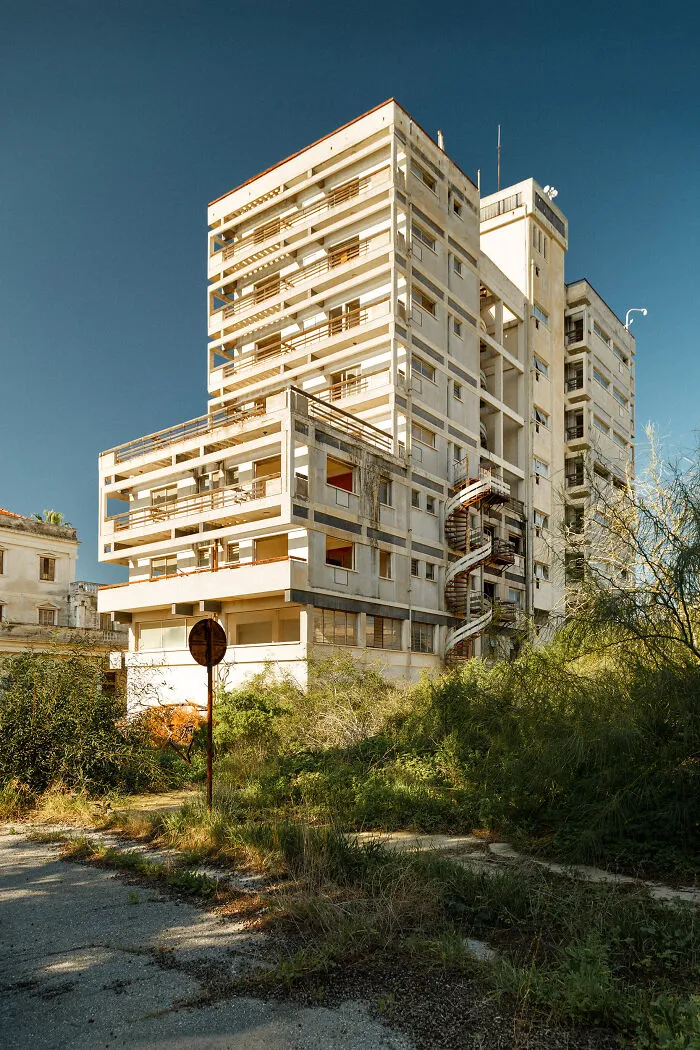 22 Pics Of The Largest Ghost Town In The World That I Took