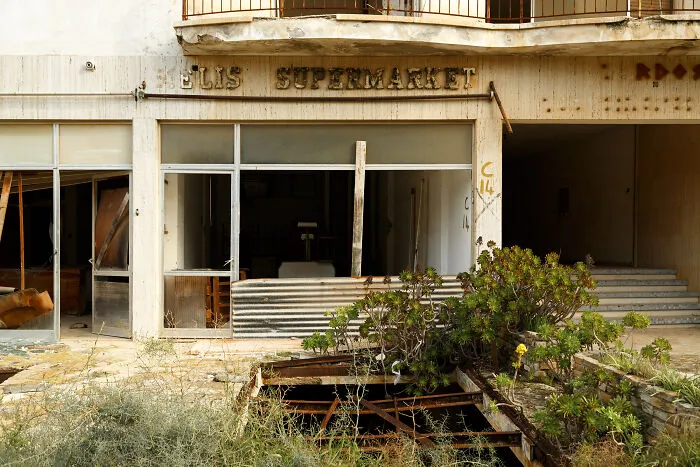 22 Pics Of The Largest Ghost Town In The World That I Took