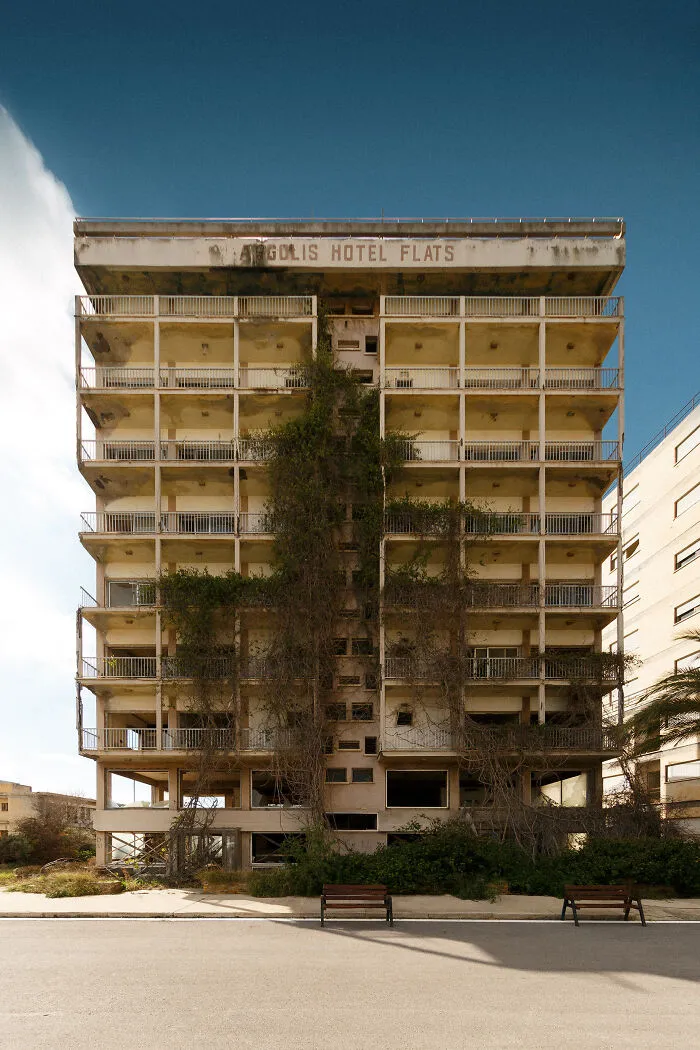 22 Pics Of The Largest Ghost Town In The World That I Took
