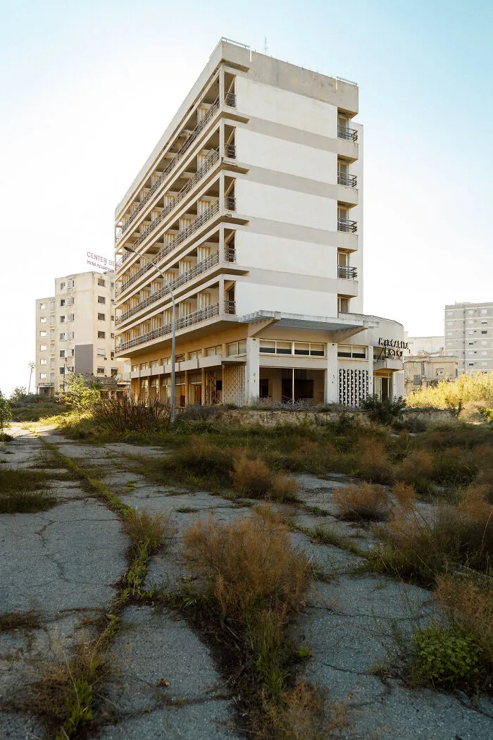 22 Pics Of The Largest Ghost Town In The World That I Took