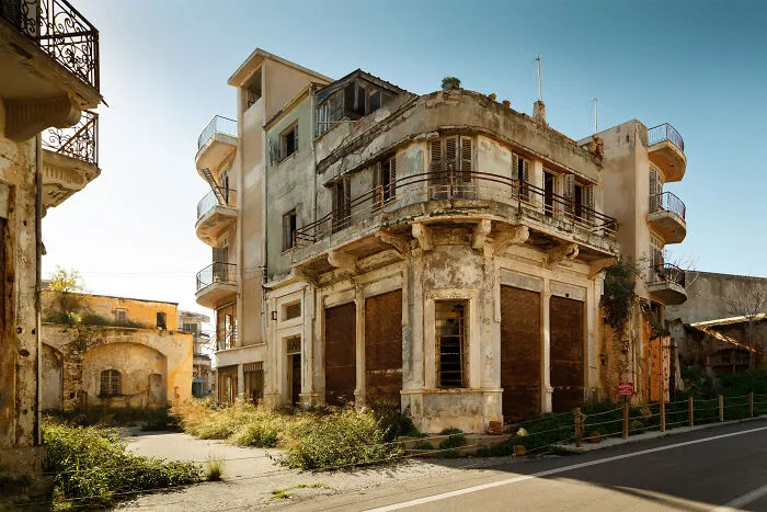 22 Pics Of The Largest Ghost Town In The World That I Took