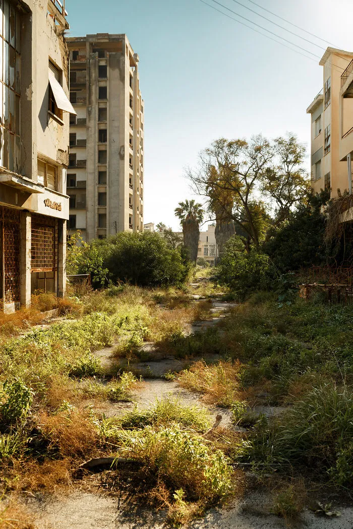 22 Pics Of The Largest Ghost Town In The World That I Took