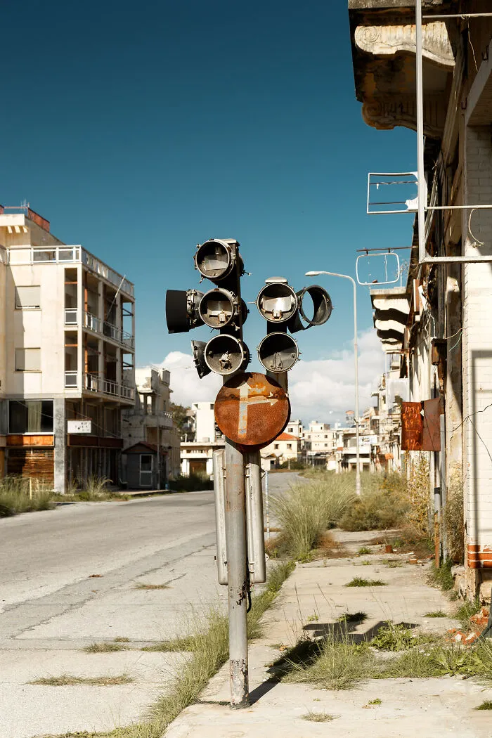 22 Pics Of The Largest Ghost Town In The World That I Took