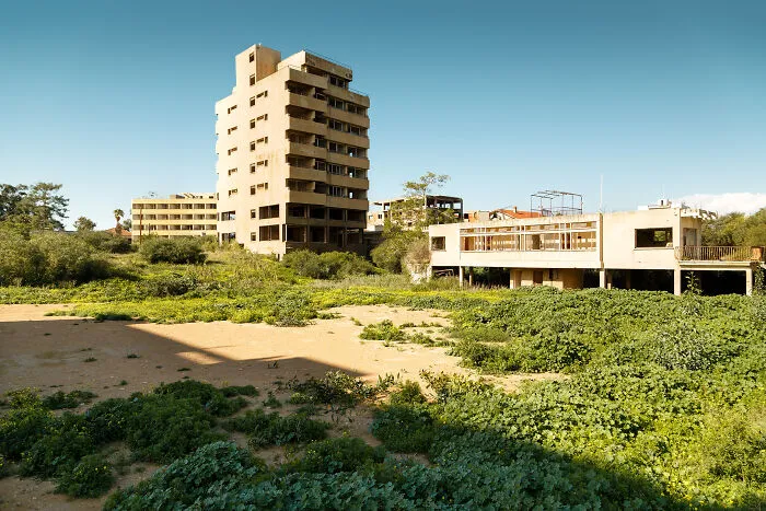 22 Pics Of The Largest Ghost Town In The World That I Took