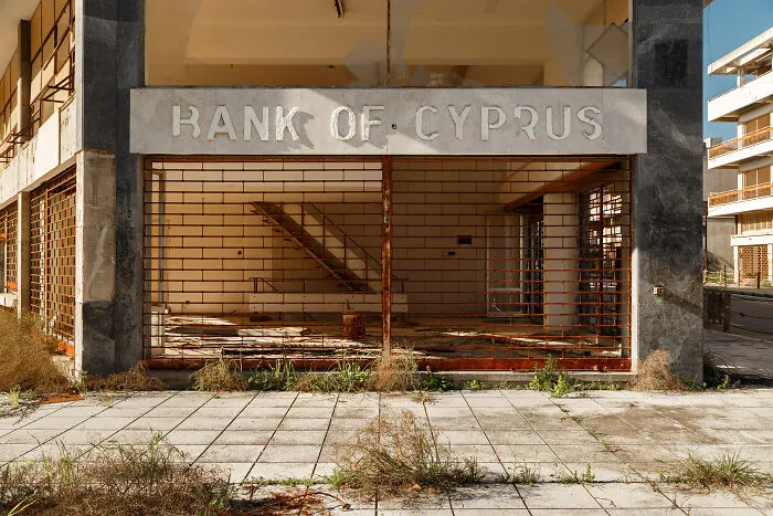 22 Pics Of The Largest Ghost Town In The World That I Took