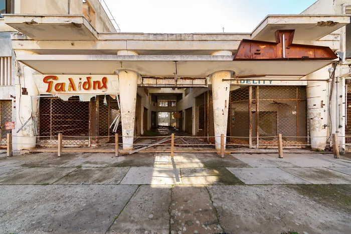22 Pics Of The Largest Ghost Town In The World That I Took
