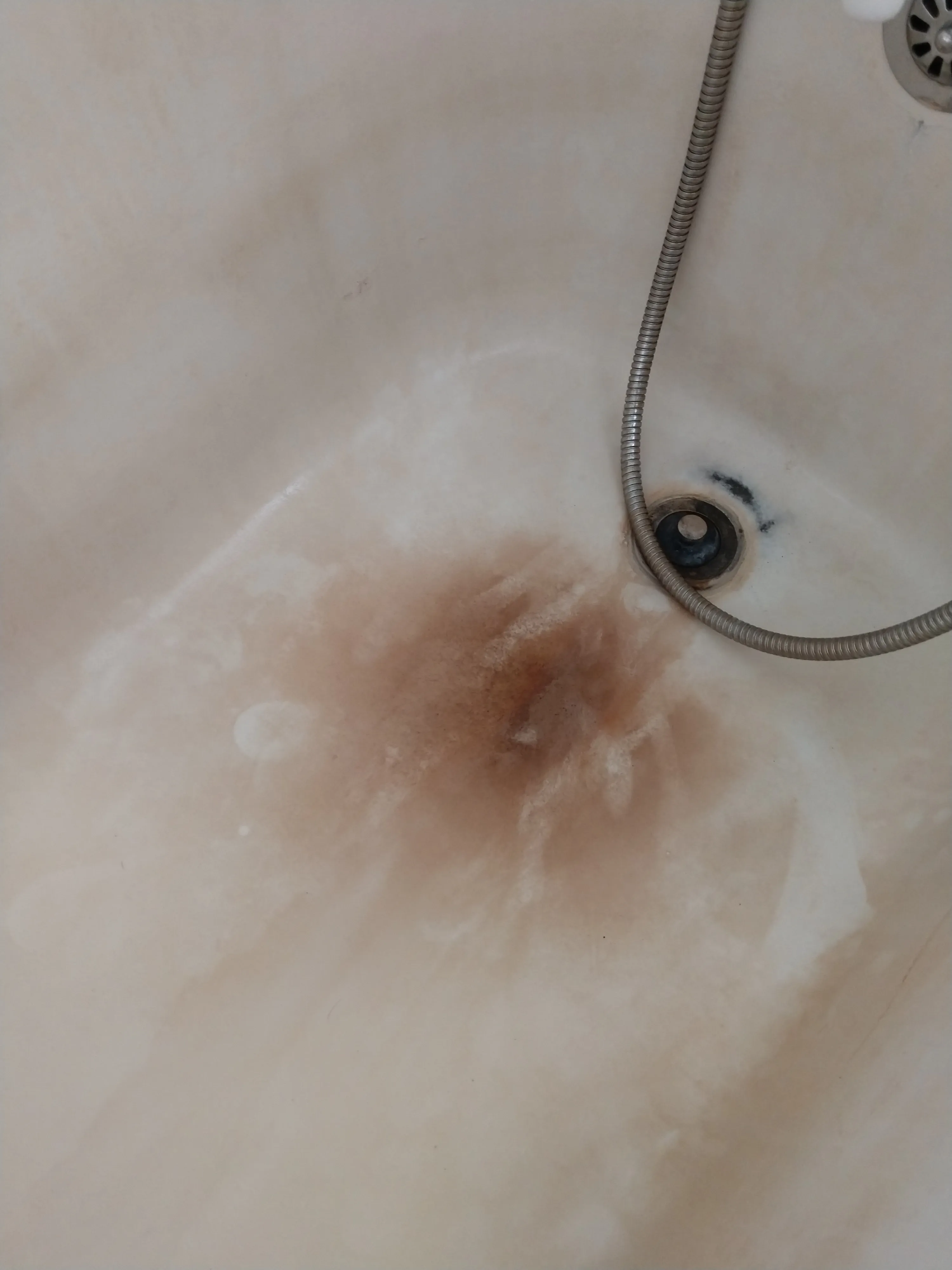 Airbnb Hostess Unreasonably Accused Me Of Damaging A 100 Year Old Bathtub That Was Very Deteriorated When I Started The Rental