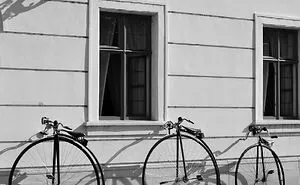 My 23 Black And White Photos I Took In The Streets Of Budapest, Hungary