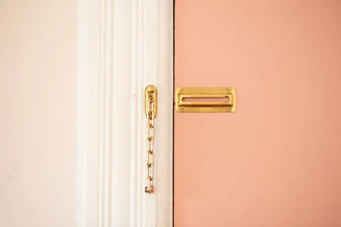 “Chicas, ¿qué cosas del apartamento de un chico son señales de alarma?”: 25 mujeres hablan