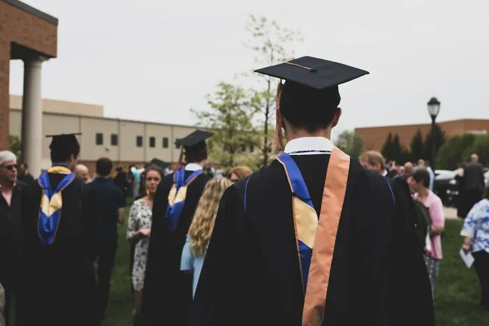 35 People Share The Biggest "Money Mistakes" They've Made That Changed Their Life For The Worse