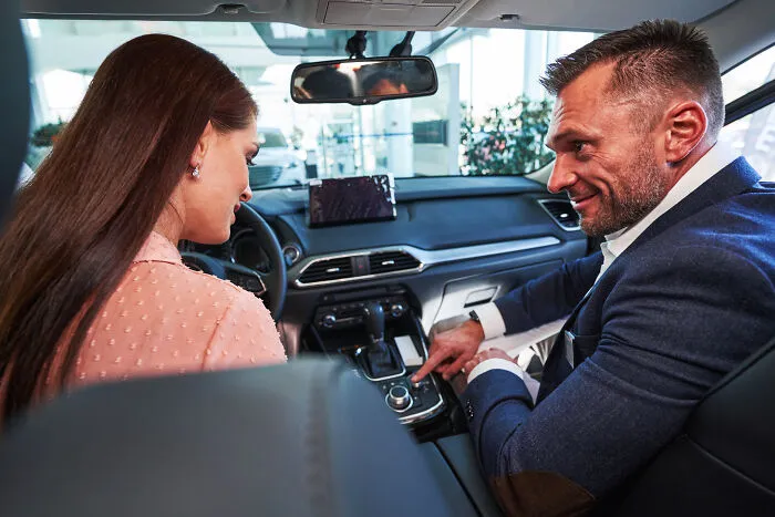 “Nothing Makes Me Lose Interest Faster”: 45 Things Men Do To Impress Women That Are Actually Turn-Offs