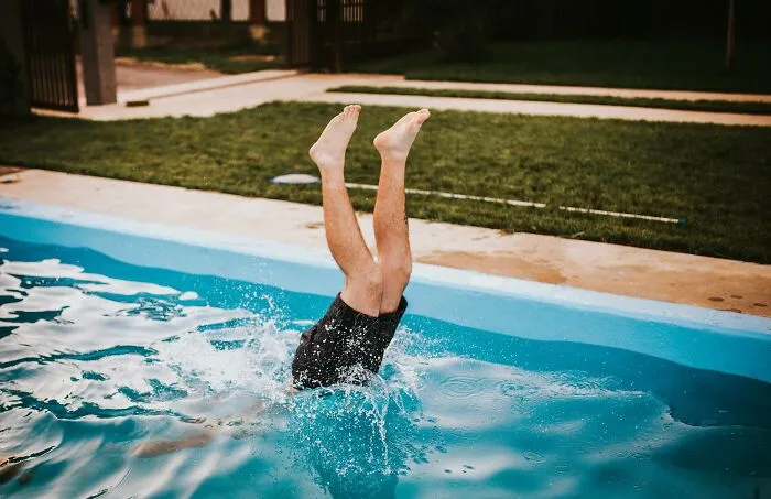 Hundreds Of People Just Had To Share The Stupidest Things They’d Ever Seen An Intelligent Human Do, And Here Are 50 Of The Best Ones