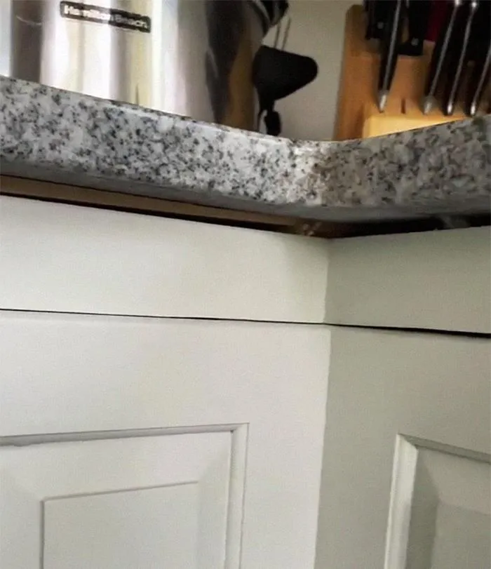 "Welcome To My Horribly Flipped House": Woman Points Out 30 Fails And Mistakes She Found In The House She Bought