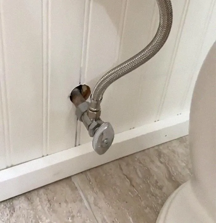 "Welcome To My Horribly Flipped House": Woman Points Out 30 Fails And Mistakes She Found In The House She Bought