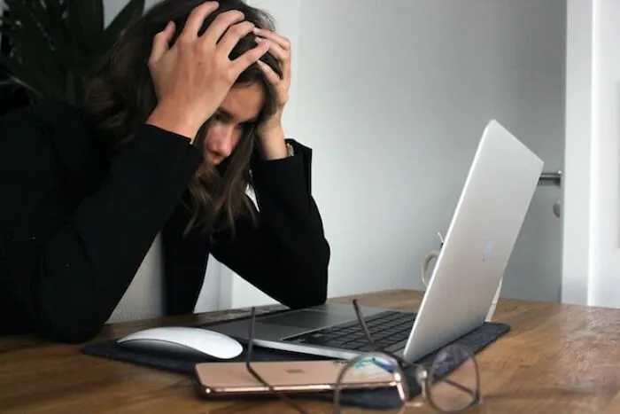 20 Comportamientos en el trabajo que no se pueden soportar