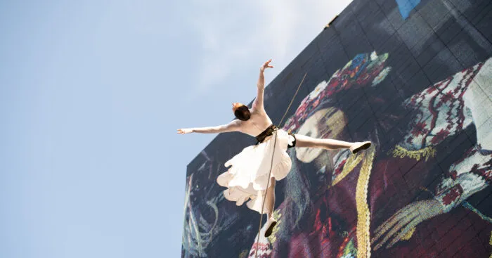 Lithuanian Dancer Performed A Gravity-Defying Dance Routine In Support Of Ukraine (15 Pics)