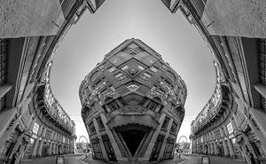 My 23 Black And White Photos I Took In The Streets Of Budapest, Hungary