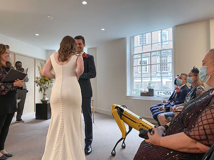 Este portador de los anillos en la boda de mi hermano 