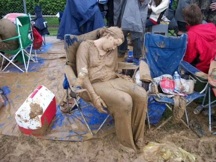 37 Fotos de “Humanos haciendo cosas de humanos” para que vean lo extraña que es nuestra especie