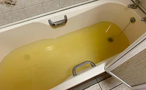 40 Times Hotel And Airbnb Guests Were So Surprised By Their Hosts' Fails That They Took A Picture (New Pics)