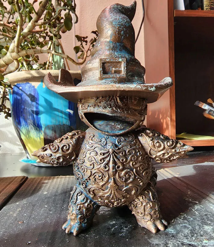 Me quedé sin filamento durante la noche, pero la impresión era demasiado bonita para desperdiciarla, así que encontré un sombrero en Thingiverse y en su lugar hice un Squirtle espeluznante
