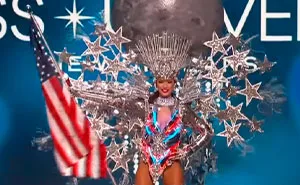 20 Concursantes de Miss Universo luciendo inspirados "trajes nacionales" de fantasía
