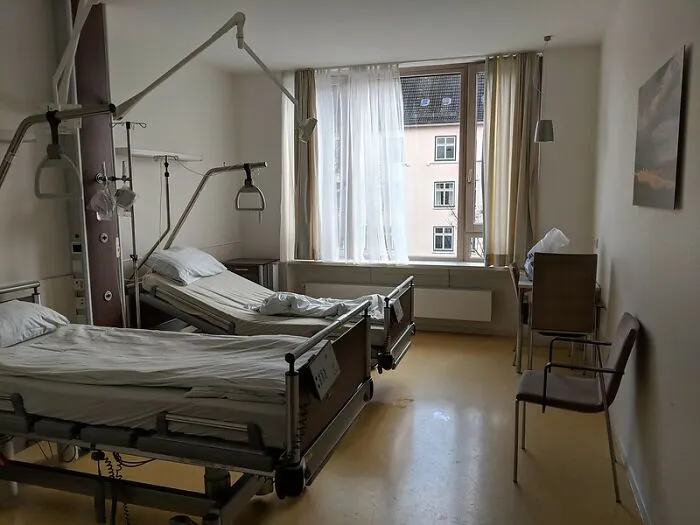 30 Of The Spookiest Stories From Hospital And Funeral Industry Workers, As Shared In This Online Community