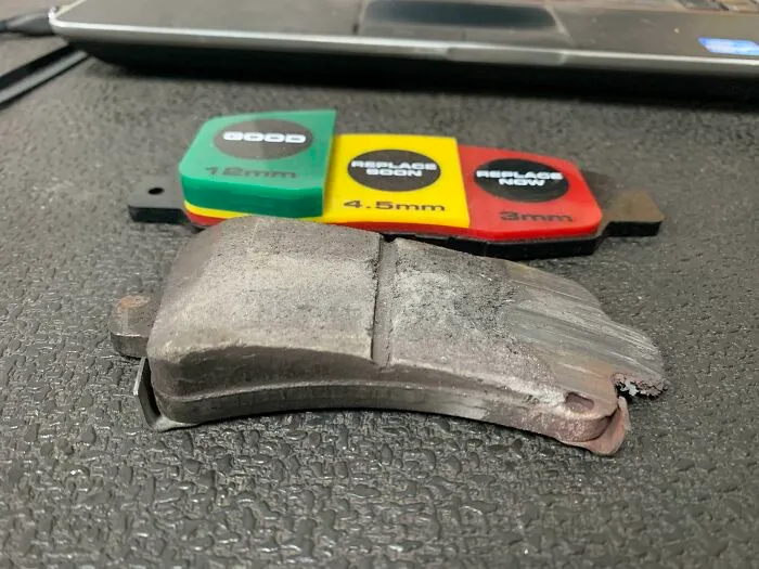 ¿Cuánta vida le queda a mis pastillas de freno? Uh... Sí