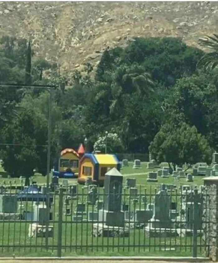 Jardín de juegos maldito