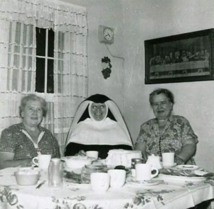 Monja maldita