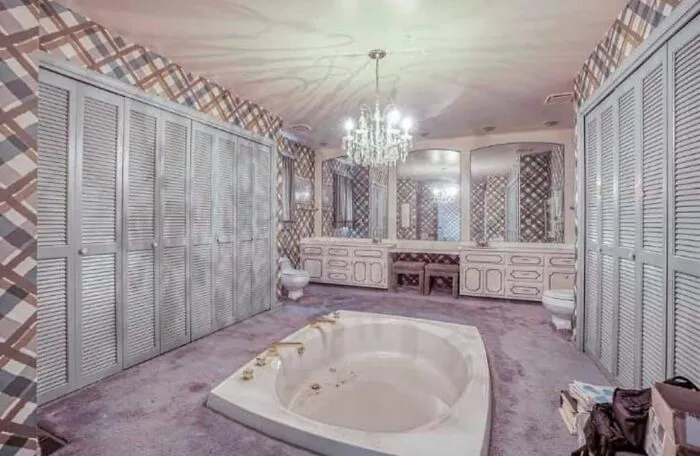 30 Real Estate Listings On Zillow That Were So Bad, They Went Viral On These Instagram Pages